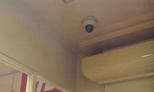 エレベーターや喫煙室：狭く不特定の人が出入りする場所のセキュリティアップ